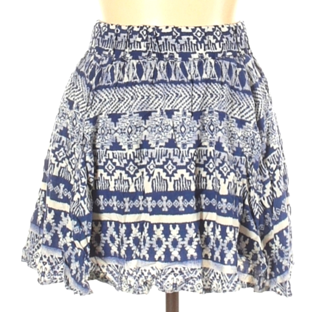 ❤️ 2/$15 Last 1❣️ blue and white abstract print skirt